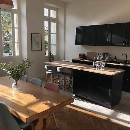 Maison En Centre Avec Jardin Et Piscine *
