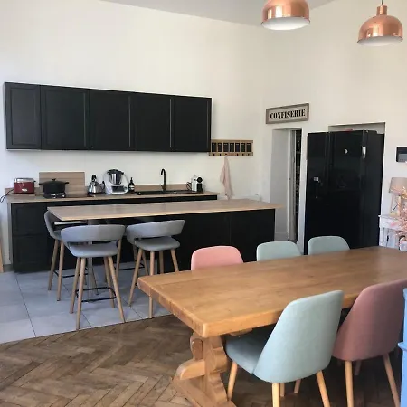 Maison En Centre Avec Jardin Et Piscine