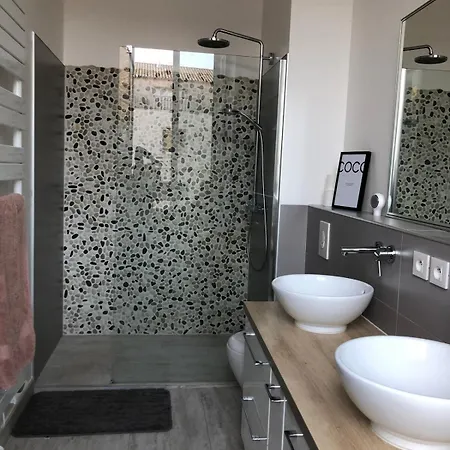 Διαμέρισμα Maison En Centre Avec Jardin Et Piscine *