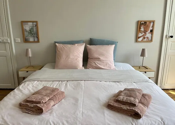 Maison En Centre Avec Jardin Et Piscine