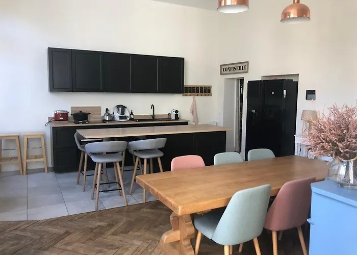 Maison En Centre Avec Jardin Et Piscine