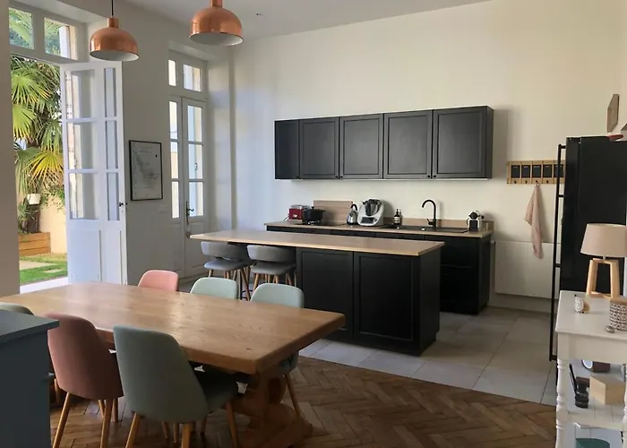 Maison En Centre Avec Jardin Et Piscine *