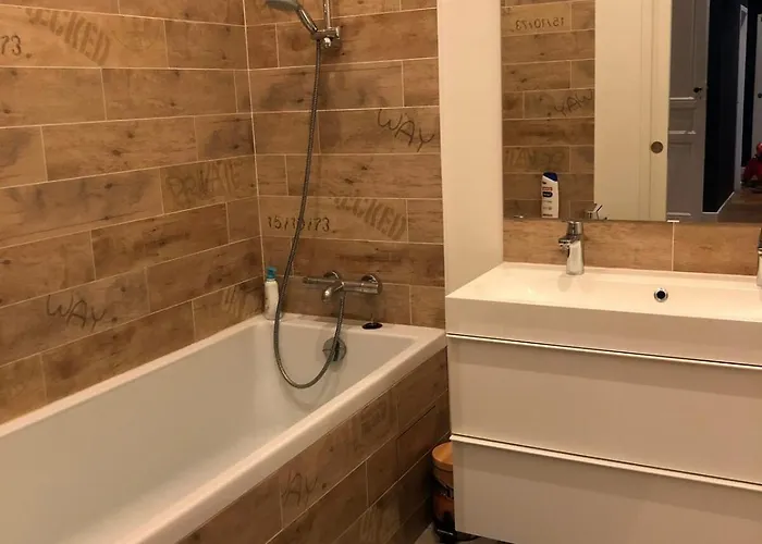 Appartement Maison En Centre Avec Jardin Et Piscine *